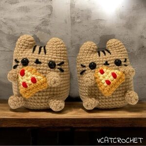 Crochet Pizza-Loving Meowie Plush Toy